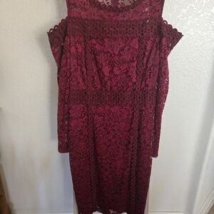 Chic Burgundy Lace Midi Dress